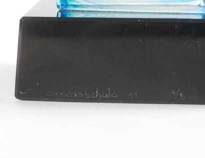 Eric SHAMSCHULA - Sculpture en verre bleu...
