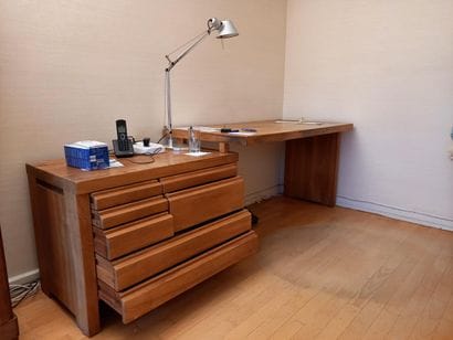 Pierre CHAPO - Bureau en orme modèle B19....
