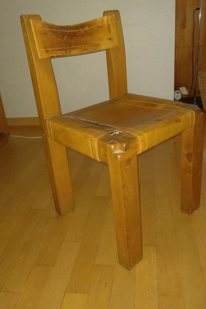 Pierre CHAPO - 5 Chaises en orme et cuir...