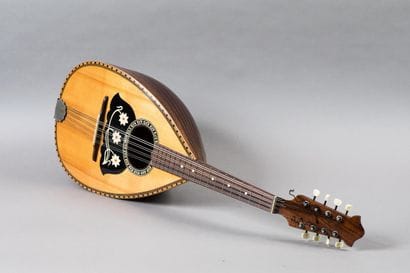 Very nice and rare mandolin with the label,...