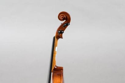 Beginner's 3/4 violin, recent Czech manufacture,...