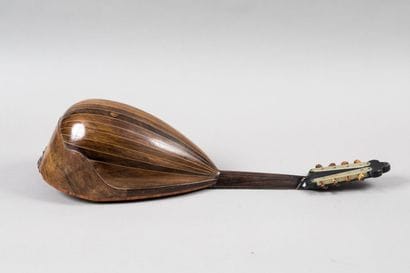 Mandolin bearing the label Year 1902 N°35,...