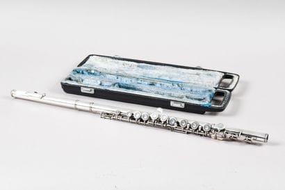 Japanese YAMAHA YFL-21S transverse flute...