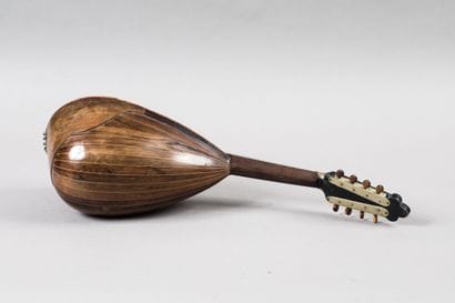 Mandolin bearing the label Year 1902 N°35,...
