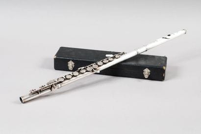 Lot of 2 silver plated transverse flutes,...