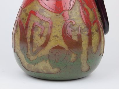 LE VERRE FRANCAIS

Pichet en verre à décor...