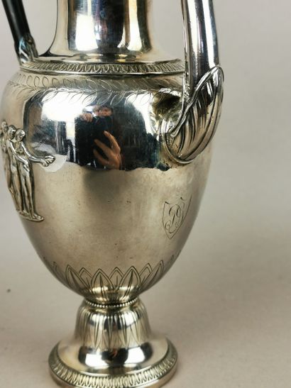 CAFETIERE en argent. PARIS, orfèvre B.J.C.O.,...