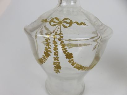 Paire de flacons et suite de dix verres à...