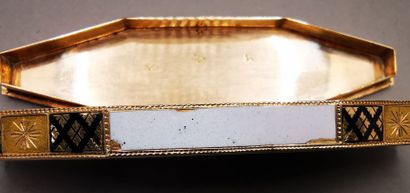 BOITE en or, miniature émaillée. TRAVAIL...