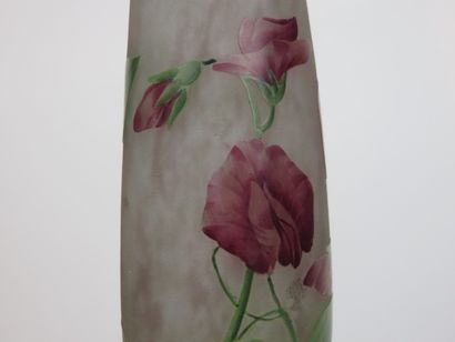 DAUM

Vase soliflore en verre à décor dégagé...