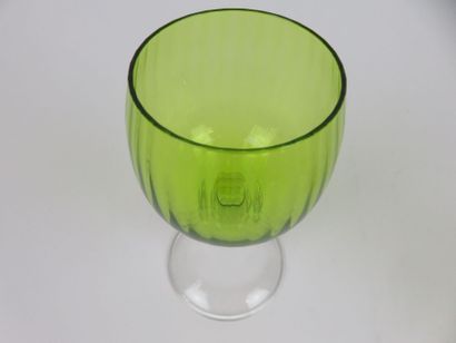 Suite de 10 verres à vin du Rhin, coupe de...