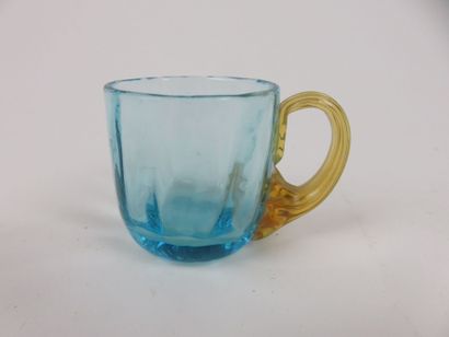 Paire de flacons et suite de dix verres à...