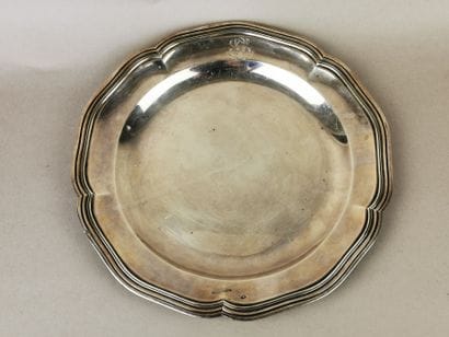 PLAT en argent. PARIS, ap. 1838 (Minerve)....
