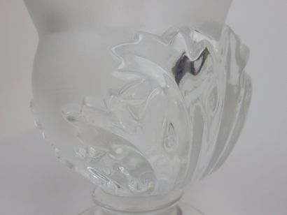 LALIQUE France

Vase sur pied aux feuilles...