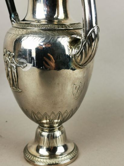 CAFETIERE en argent. PARIS, orfèvre B.J.C.O.,...
