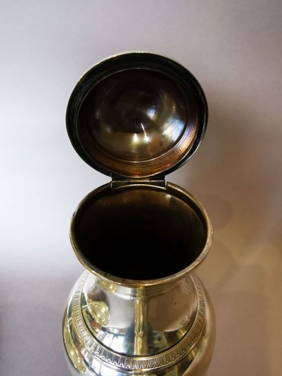 CAFETIERE en argent. PARIS, Charles BARRIER,...