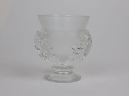 LALIQUE France

Vase sur pied aux feuilles...