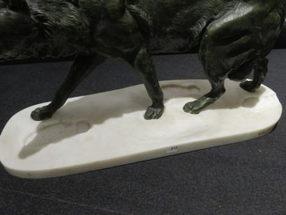 VALTON

Loup suivant une trace

Bronze patiné...