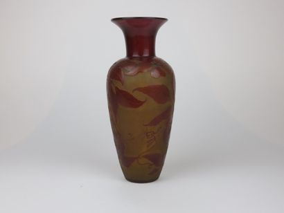 D'ARGENTAL

Vase en verre à décor dégagé...