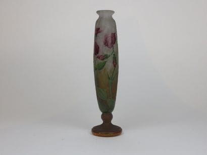 DAUM

Vase soliflore en verre à décor dégagé...
