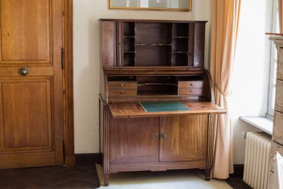 Bureau cylindre en acajou et filets composés...