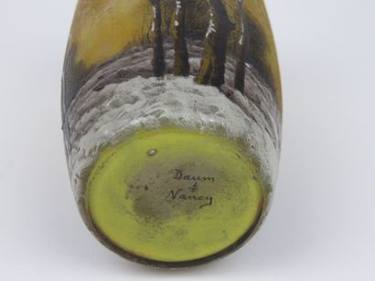DAUM Nancy

Vase en verre à décor d'un paysage...