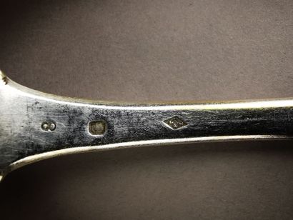 ENSEMBLE DE COUVERTS DE TABLE (13 pièces)...