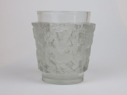 LALIQUE

Vase aux faunes en verre moulé pressé...