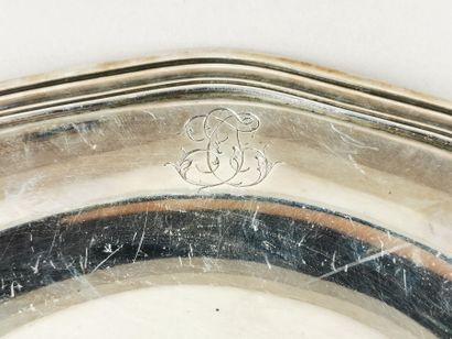 PLAT en argent. PARIS, ap. 1838 (Minerve)....