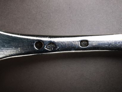 ENSEMBLE DE COUVERTS DE TABLE (13 pièces)...
