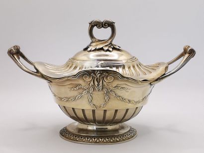 POT A SUCRE en argent. PARIS, ap. 1838 (Minerve)....