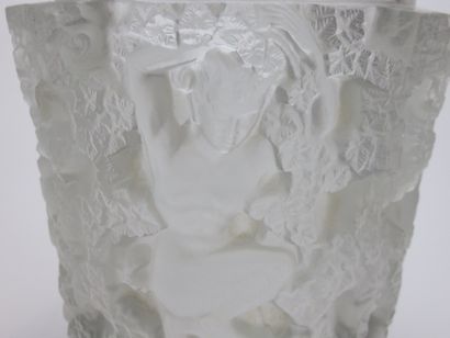 LALIQUE

Vase aux faunes en verre moulé pressé...