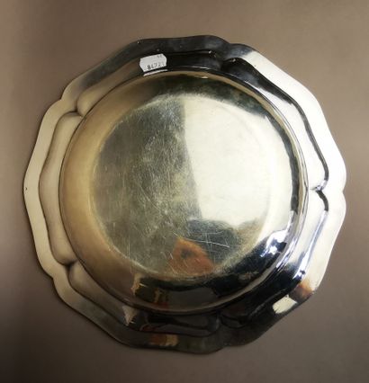DEUX PLATS en argent. PARIS, orfèvre E.C.,...