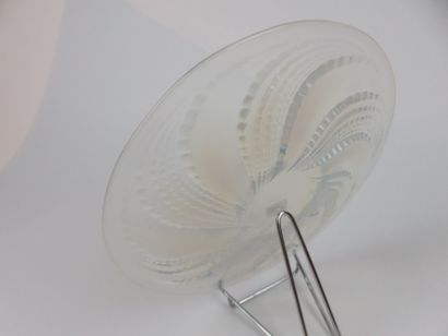 LALIQUE

Petit plat rond en verre moulé

Diam....