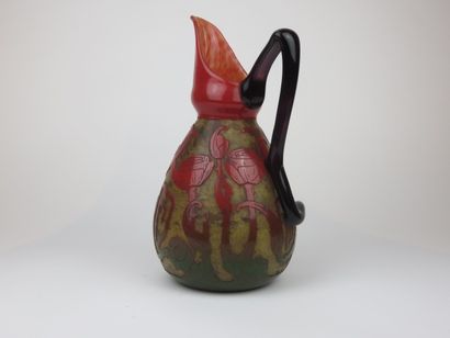 LE VERRE FRANCAIS

Pichet en verre à décor...