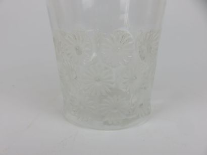 LALIQUE

Gobelet en verre moulé pressé

Haut....
