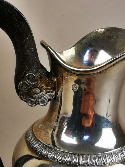 POT A LAIT en argent. PARIS, Guillaume RICHARD,...