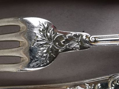 SERIE DE SIX COUVERTS A ENTREMETS en argent....