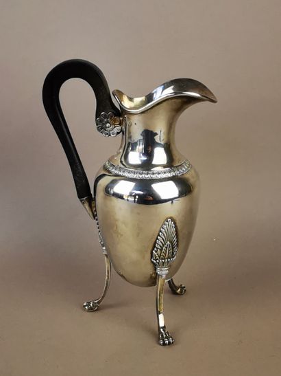POT A LAIT en argent. PARIS, Guillaume RICHARD,...