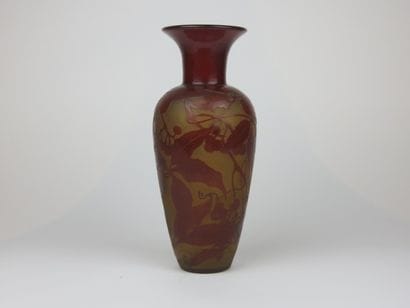 D'ARGENTAL

Vase en verre à décor dégagé...
