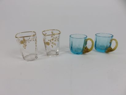 Paire de flacons et suite de dix verres à...