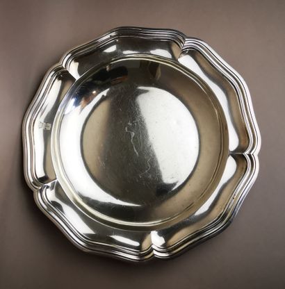 DEUX PLATS en argent. PARIS, orfèvre E.C.,...