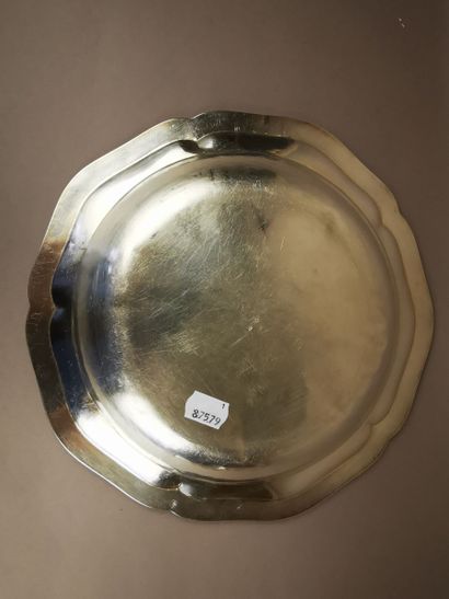 PLAT en argent. PARIS, attribué à François-Julien...