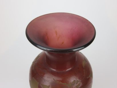 D'ARGENTAL

Vase en verre à décor dégagé...