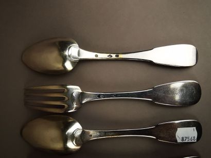 ENSEMBLE DE COUVERTS DE TABLE (13 pièces)...