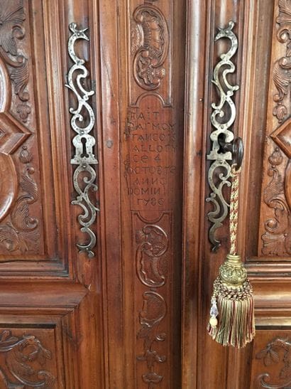 Très belle armoire en merisier mouluré et...