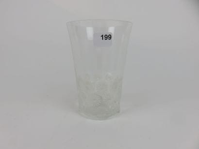 LALIQUE

Gobelet en verre moulé pressé

Haut....