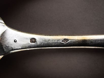 ENSEMBLE DE COUVERTS DE TABLE (13 pièces)...