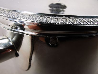 CASSEROLE DE TABLE en argent. PARIS, orfèvre...