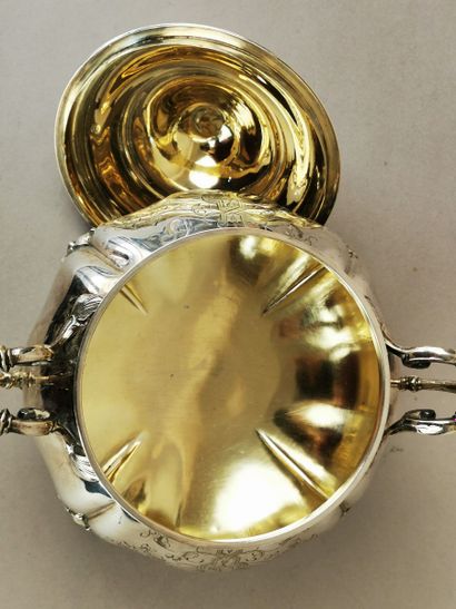 POT A SUCRE en argent. PARIS, Charles HARLEUX,...